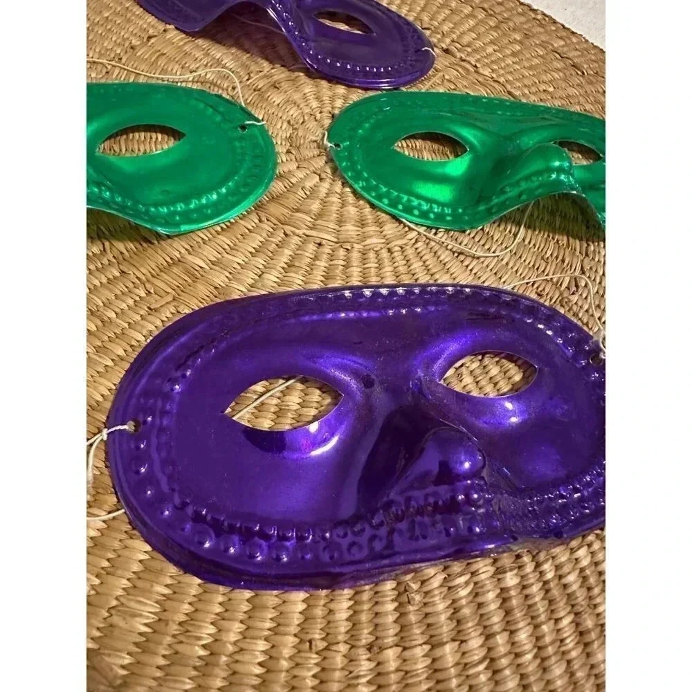(4) Plastic Masquerade Masks
